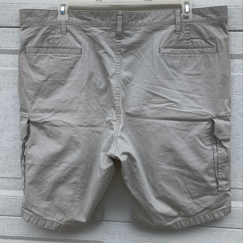 Dockers Perfect Cargo Bermuda Shorts Light Khaki Tan Pockets Athleisure Men 42